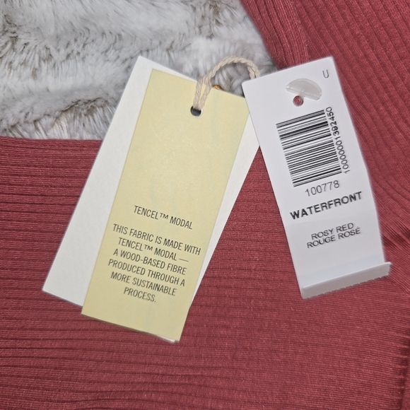 Aritzia Wilfred Rosy Red Ribbed V-Neck Top - Small NWT - Picture 8 of 8